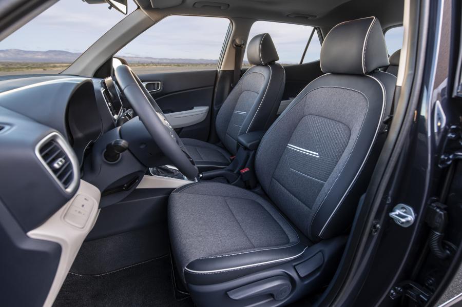 Интерьер Hyundai Venue 2019 года  (NA) (фото 16 из 40)